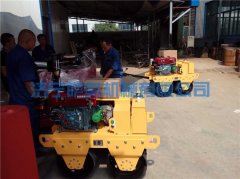 一批小型壓路機(jī)正在包裝，即將發(fā)出！