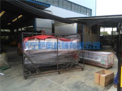 一批小型壓路機(jī)和激光整平機(jī)成功發(fā)出！