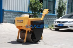小型振動壓路機(jī)施工注意事項(xiàng)